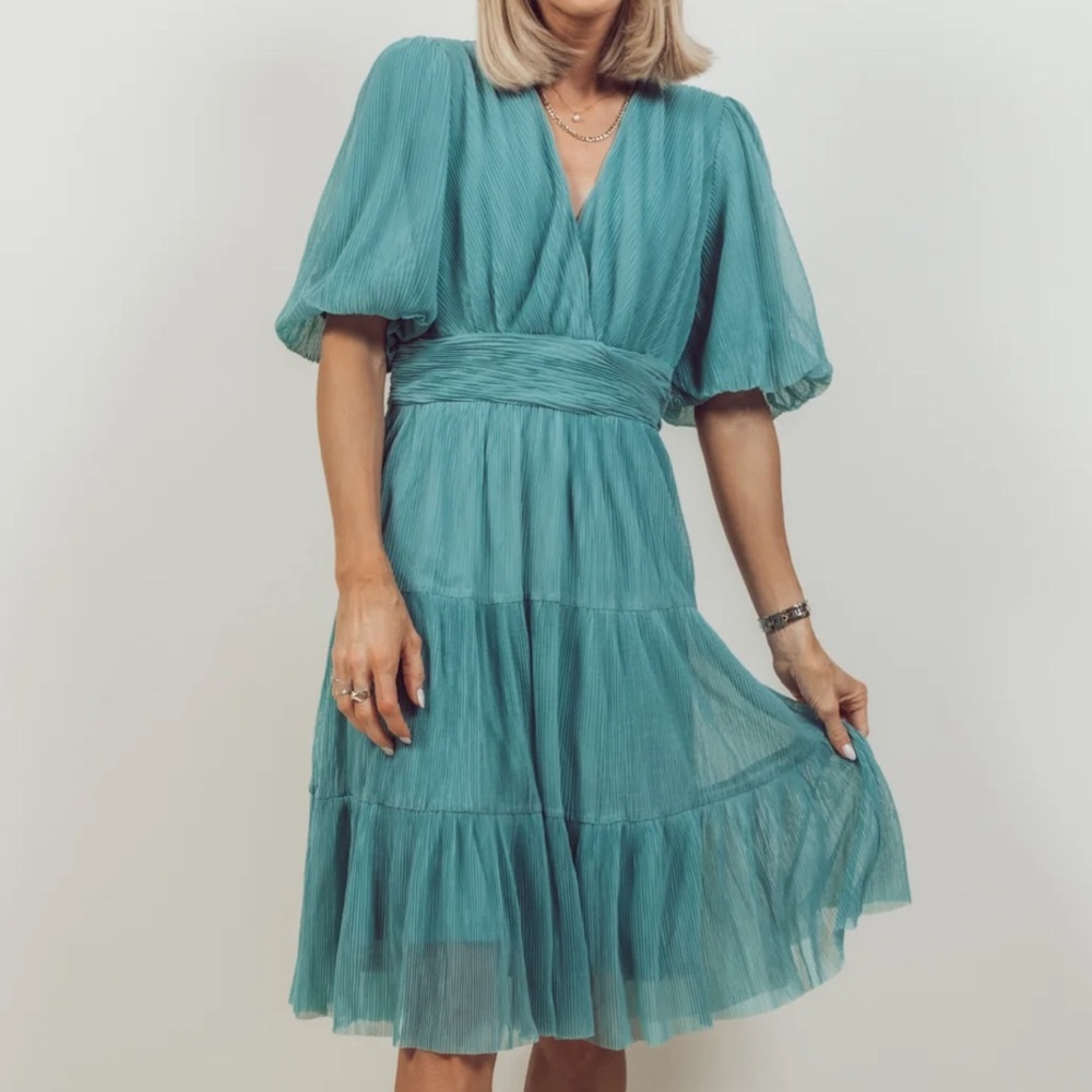 Dark sage short sleeve dress with zip up back